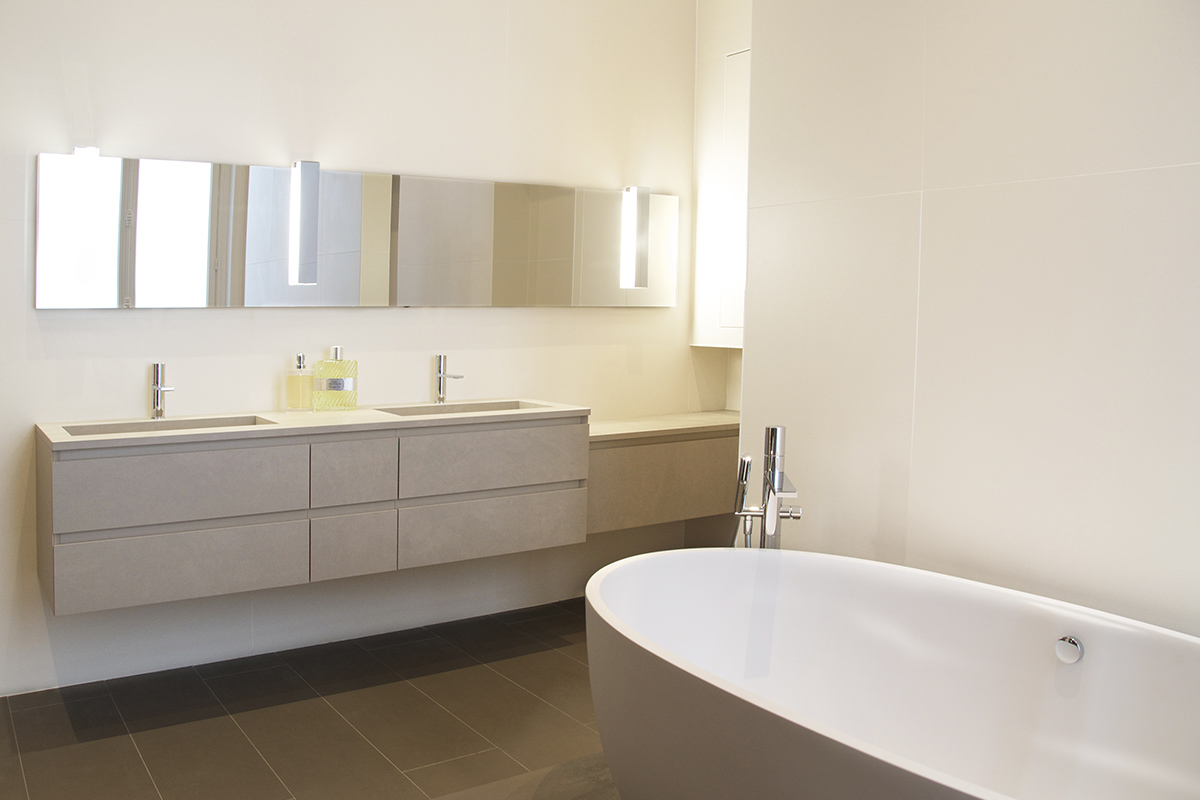 Réalisation salle de bain avec baignoire en îlot