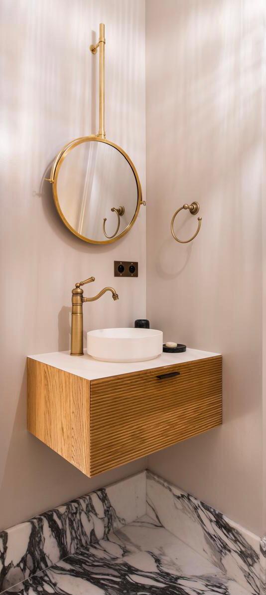 Aménagement d’une salle de bain, d’une salle de douche et de deux cabinets de toilette en collaboration avec Kim Layani Architecte